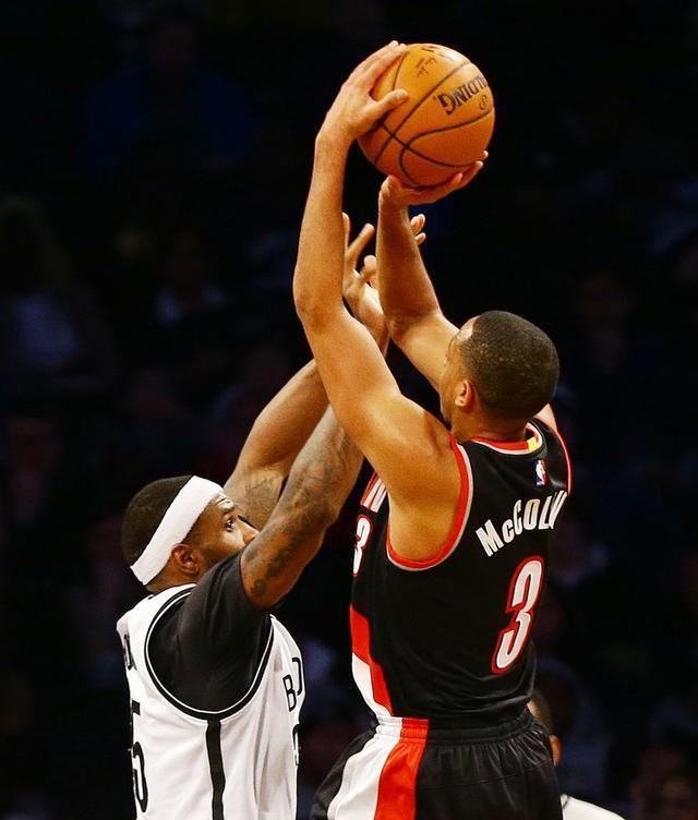 包含青岛队完胜天津队，麦科勒姆点燃赛场的词条