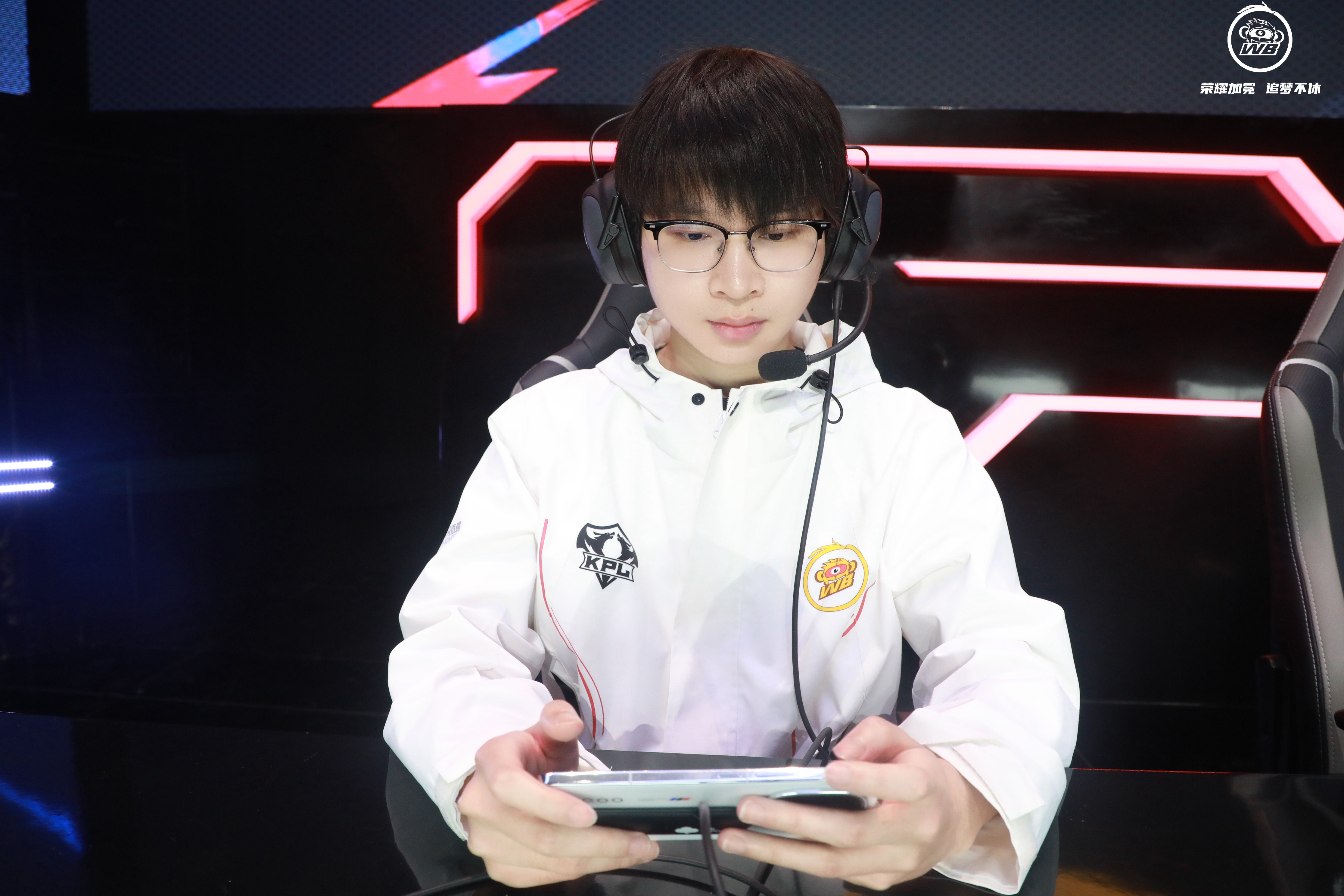 LGD强势FNC，Nemesis一己之力扛起全队的简单介绍