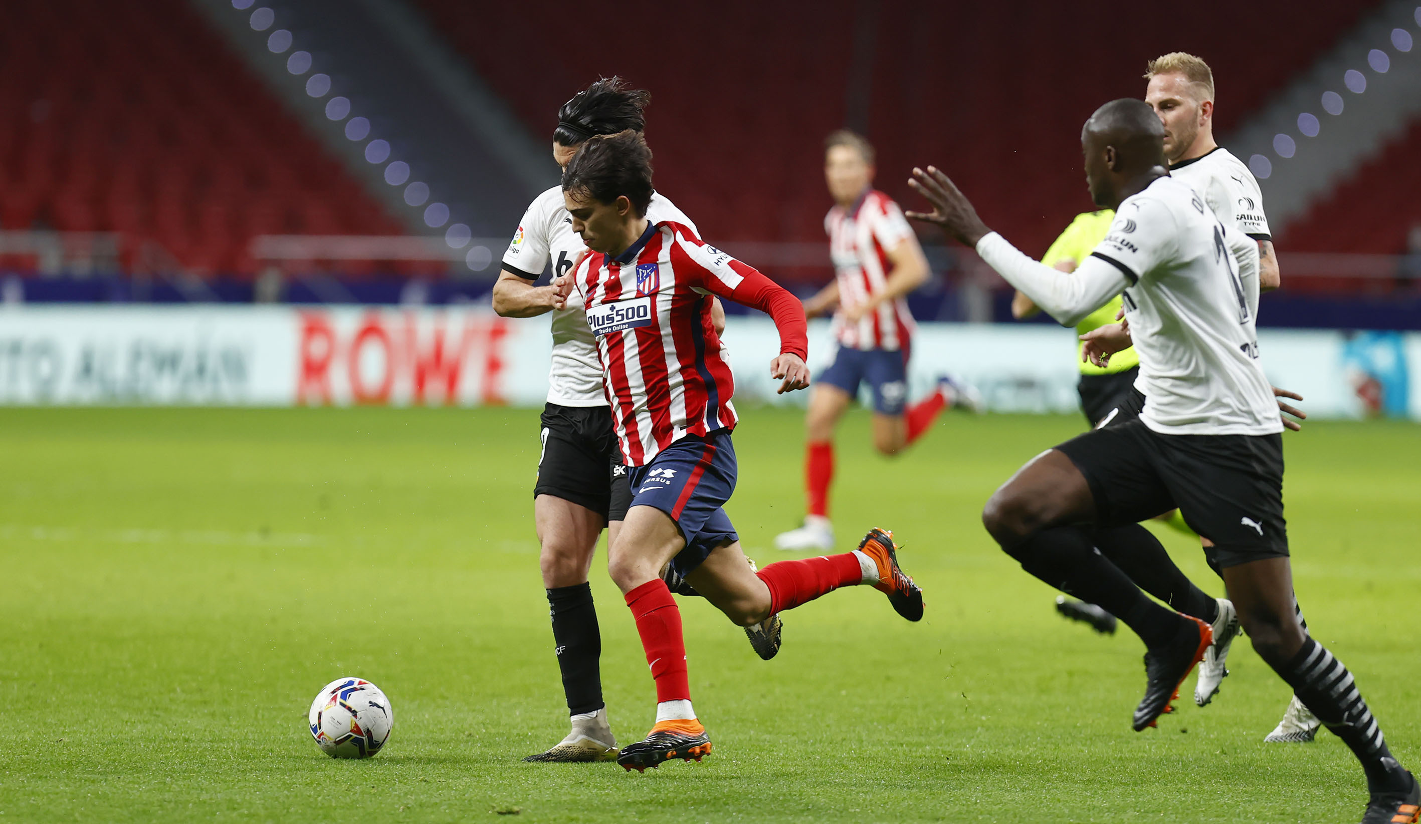 巴萨横扫瓦伦西亚,恩昆库打破历史纪录 巴萨横扫瓦伦西亚,恩昆库打破历史纪录