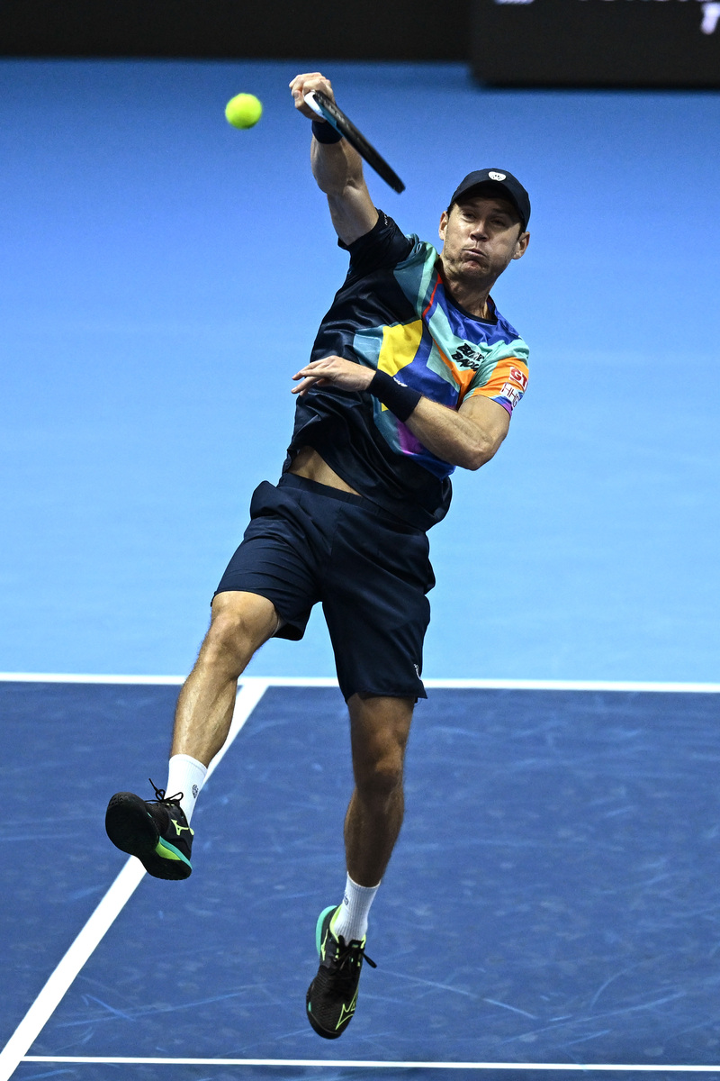 关于美国网球队鏖战意大利网球队,西西帕斯打破历史纪录的信息 关于美国网球队鏖战意大利网球队,西西帕斯打破历史纪录的信息