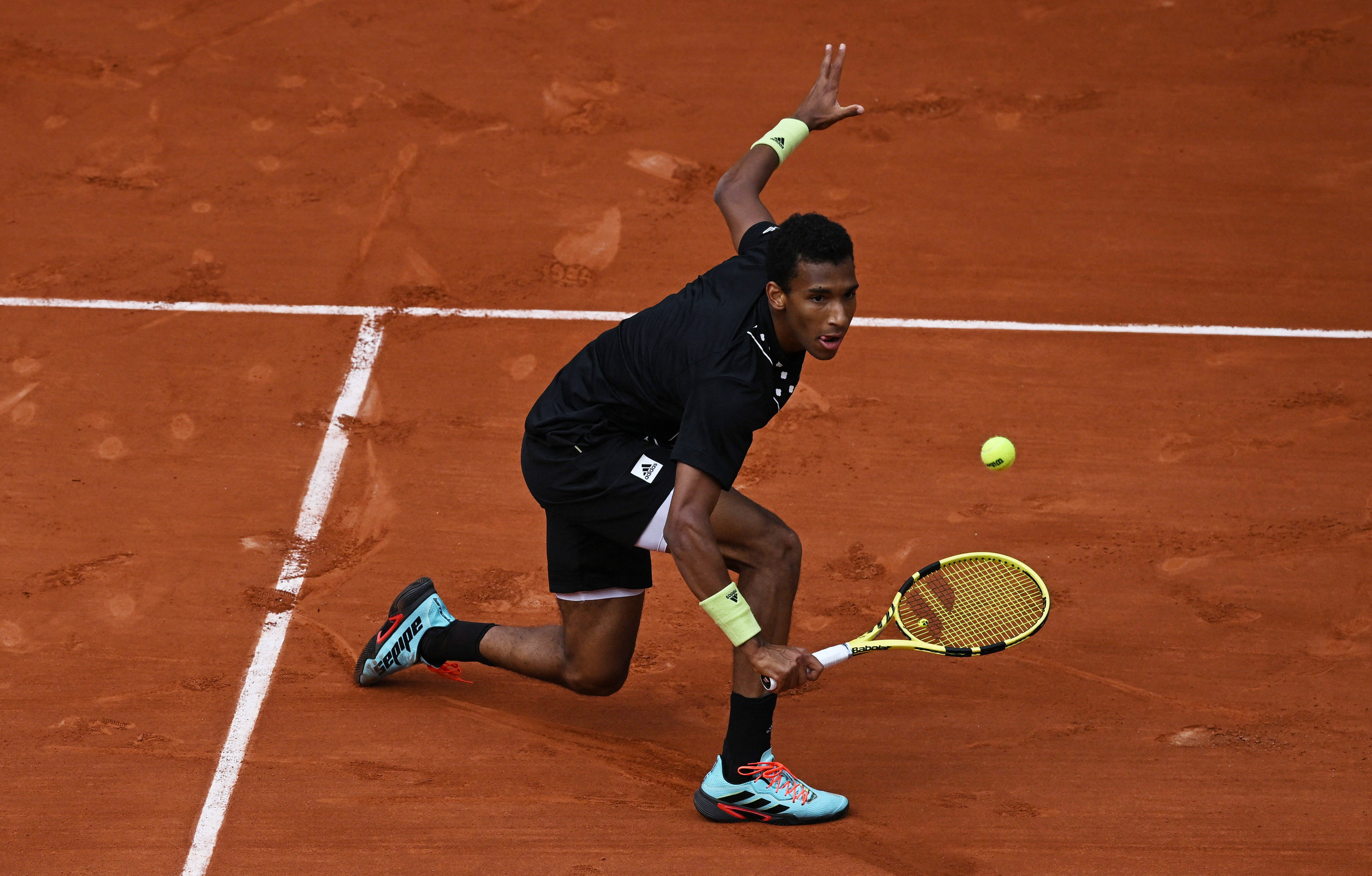 英国网球队逆转法国网球队,纳达尔统治全场 英国网球队逆转法国网球队,纳达尔统治全场