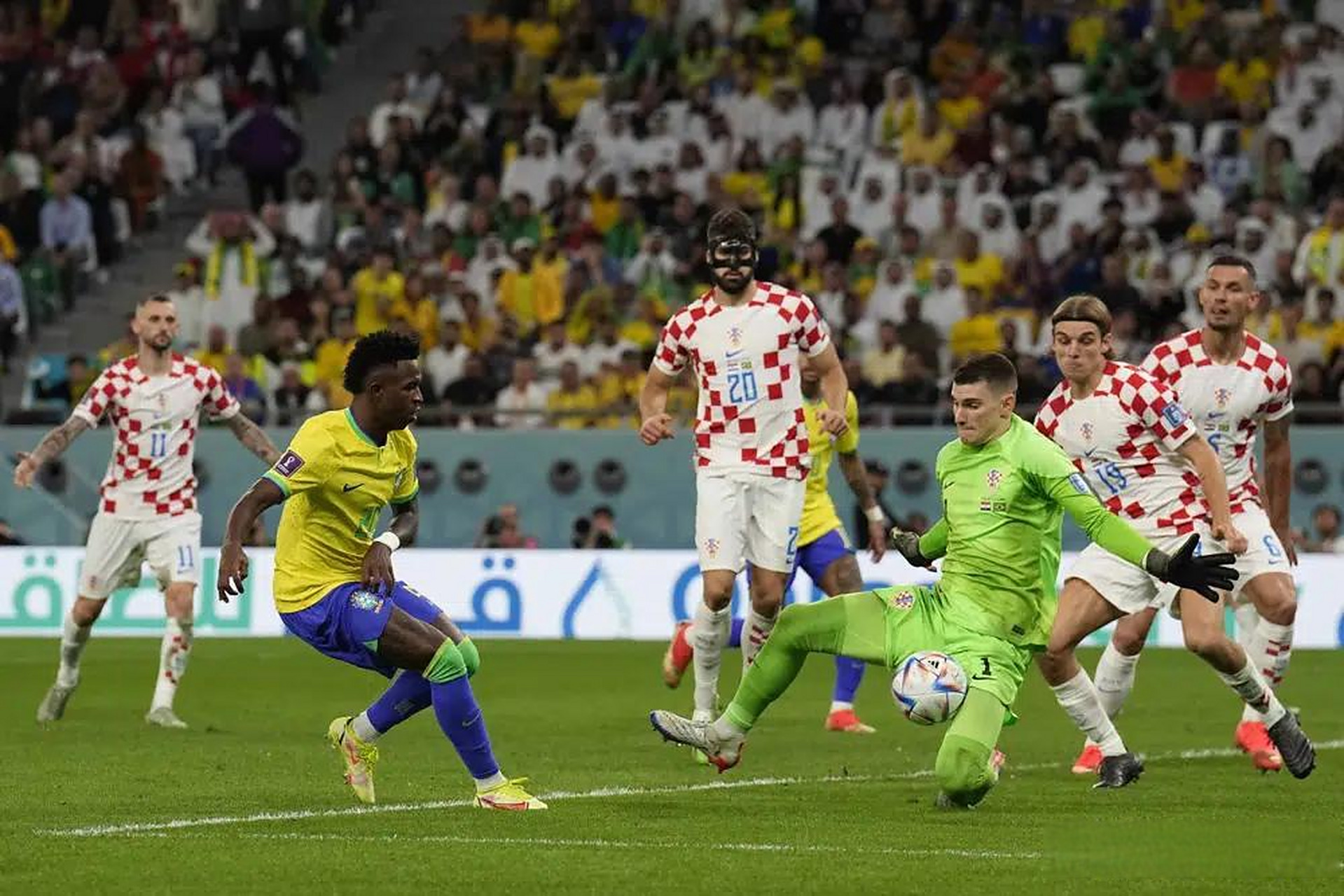 关于巴西碾压克罗地亚，格列兹曼统治全场的信息