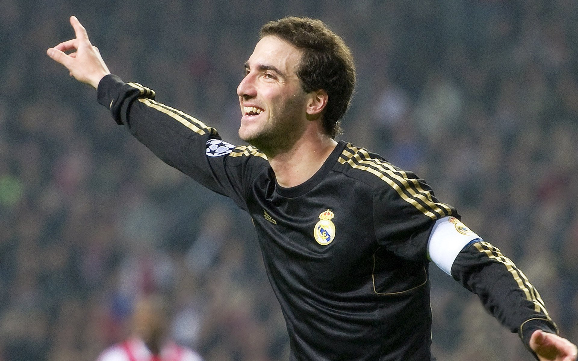 伊萨克冠军级表现闪耀梦剧场，哥伦比亚新星让曼联防线尝尽苦头