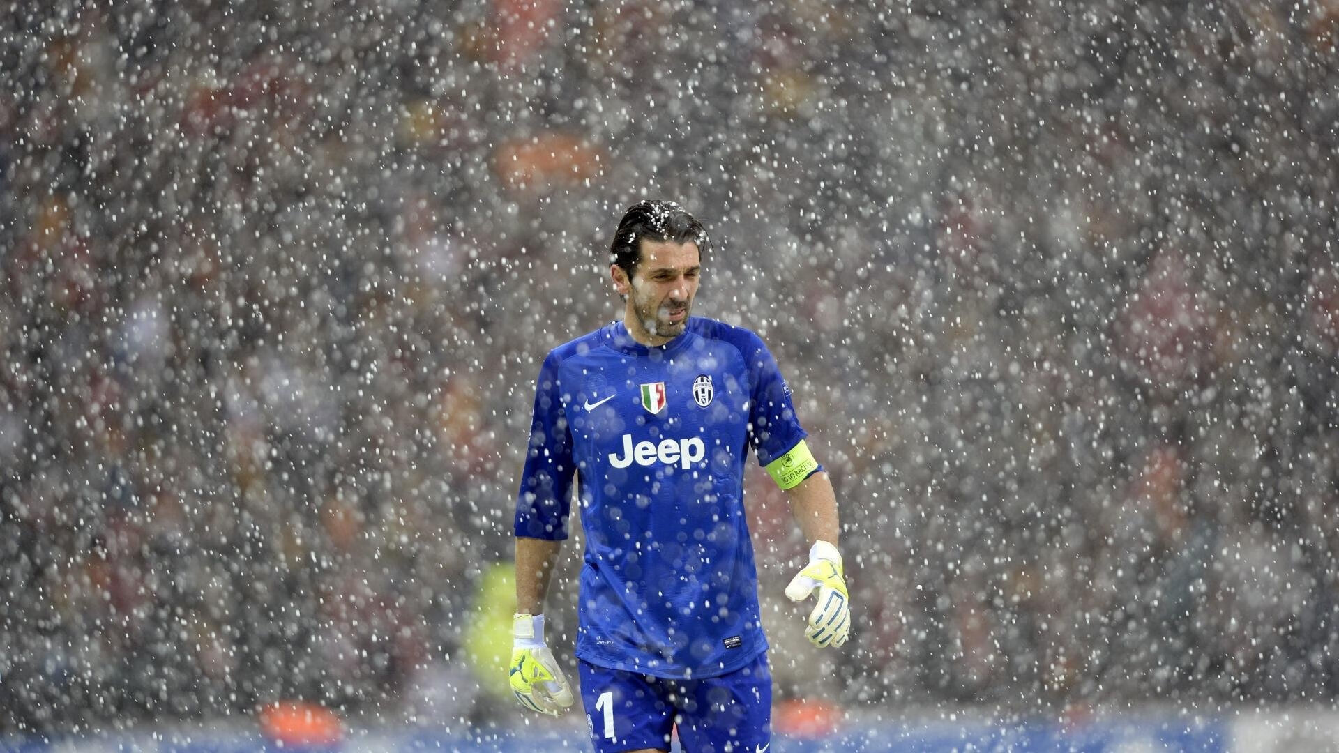 绿茵场外的西决，当荷兰淘汰希腊成为足球界的生死焦点战